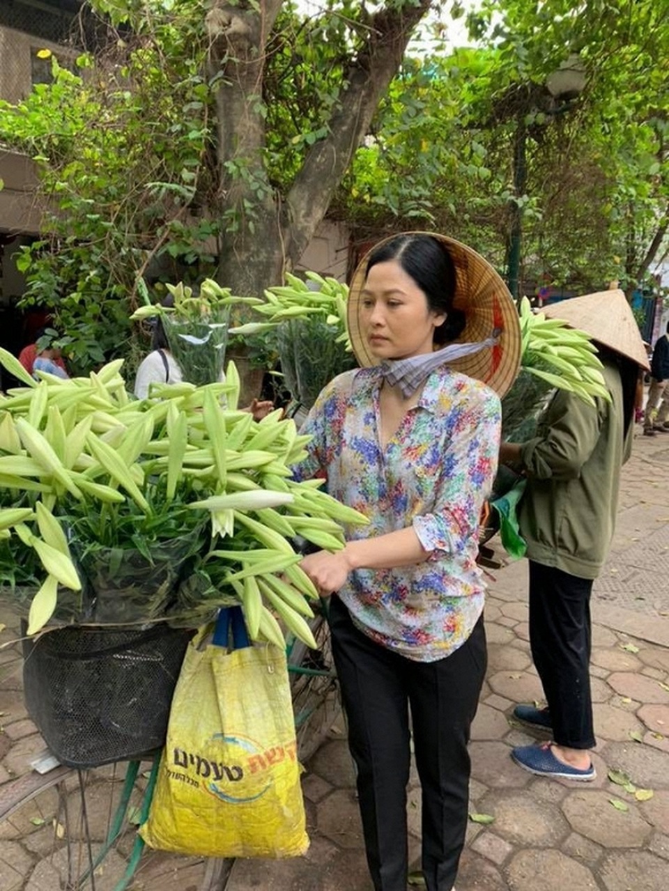 Nhan sắc ngoài đời đáng ngưỡng mộ của cô Hạnh khắc khổ trong “Về nhà đi con” - 2 Nhan sắc ngoài đời đáng ngưỡng mộ của cô Hạnh khắc khổ trong “Về nhà đi con” - 2