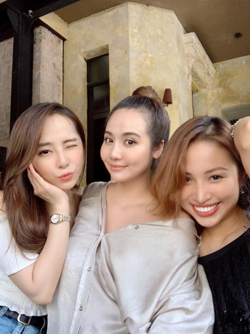 Đường tình lận đận nhóm bạn thân toàn mỹ nhân của Quỳnh Nga “Cá sấu chúa” - 1 Đường tình lận đận nhóm bạn thân toàn mỹ nhân của Quỳnh Nga “Cá sấu chúa” - 1