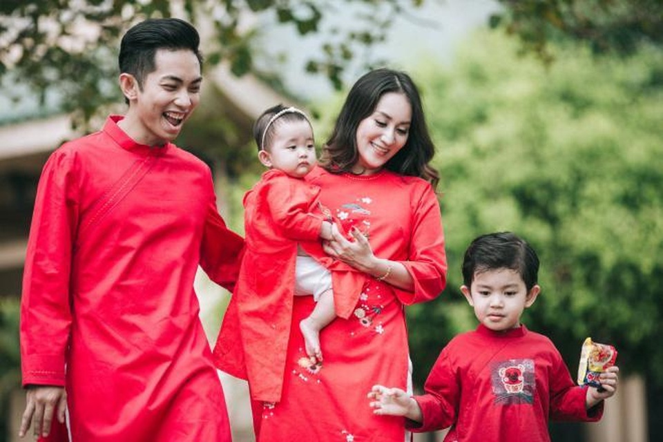 Những cặp đôi sao Việt vượt qua dư luận để đến với nhau - 7 Những cặp đôi sao Việt vượt qua dư luận để đến với nhau - 7