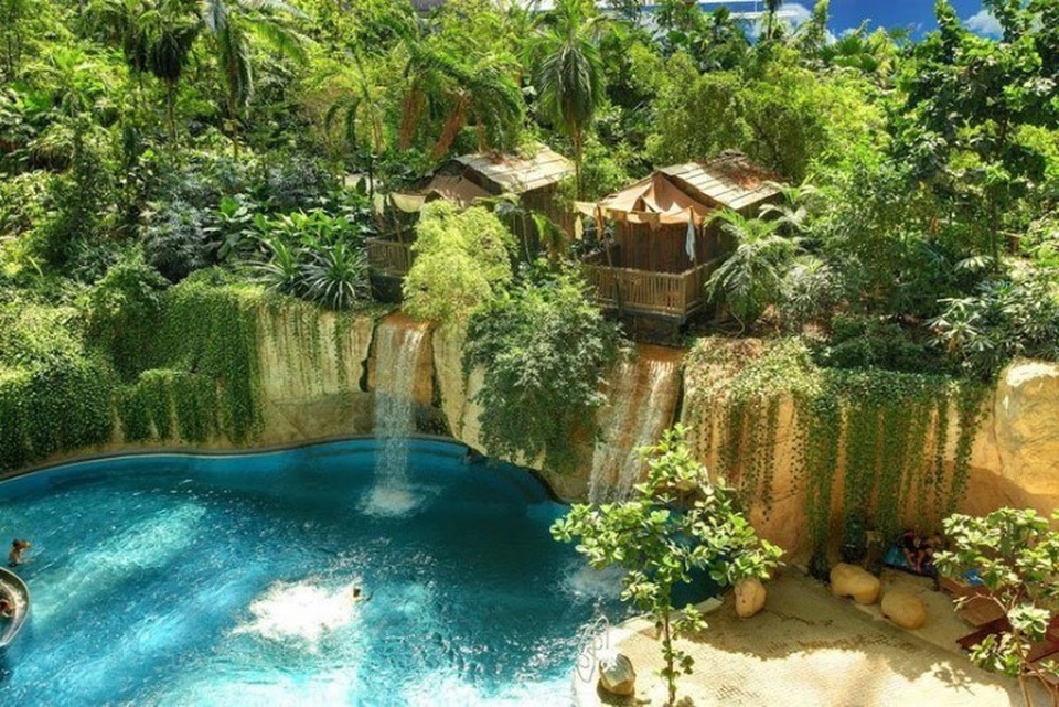 Kho máy bay cũ đổ nát hóa thành resort cực sang chảnh thế này - 11 Kho máy bay cũ đổ nát hóa thành resort cực sang chảnh thế này - 11