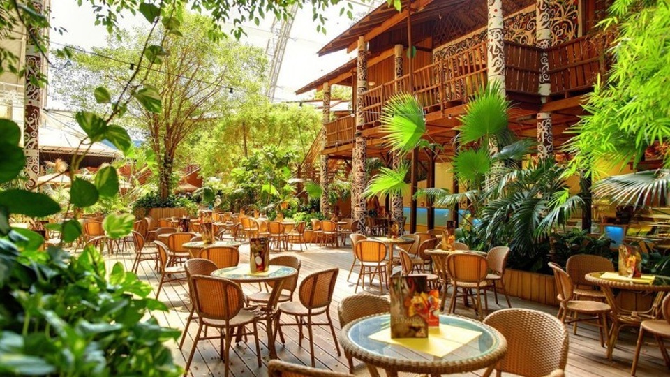 Kho máy bay cũ đổ nát hóa thành resort cực sang chảnh thế này - 7 Kho máy bay cũ đổ nát hóa thành resort cực sang chảnh thế này - 7