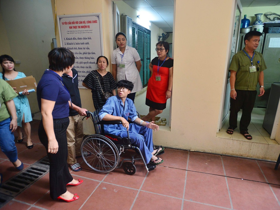 Thí sinh mới mổ ruột thừa, sốt 39 độ nén đau đi thi dù được đặc cách - 1 Thí sinh mới mổ ruột thừa, sốt 39 độ nén đau đi thi dù được đặc cách - 1