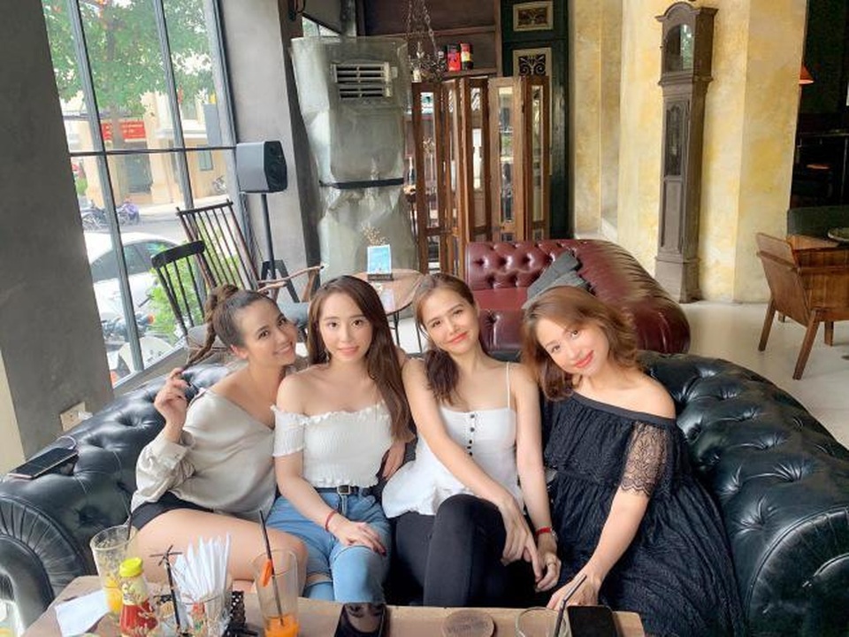 Đường tình lận đận nhóm bạn thân toàn mỹ nhân của Quỳnh Nga “Cá sấu chúa” - 12 Đường tình lận đận nhóm bạn thân toàn mỹ nhân của Quỳnh Nga “Cá sấu chúa” - 12