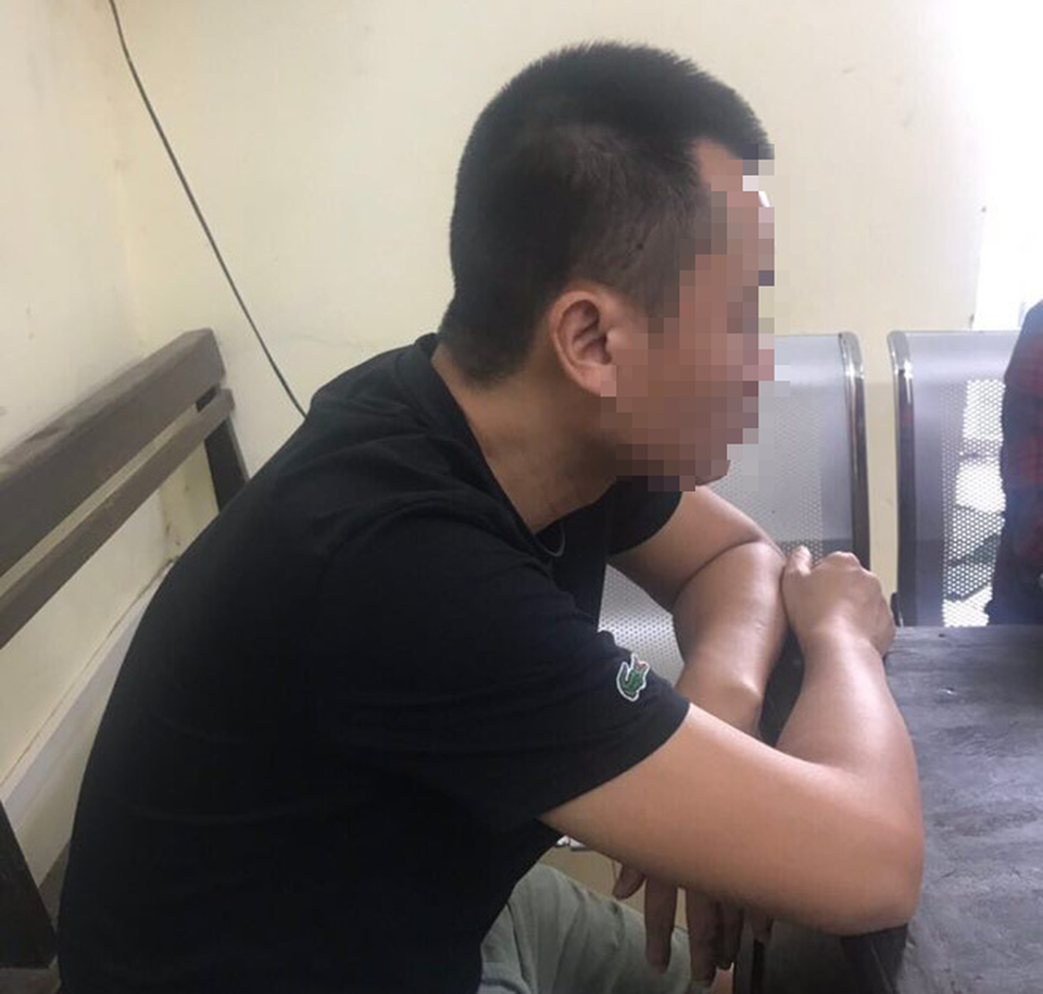 Khó xử lý hình sự người đàn ông “tự sướng” gần nữ sinh trên xe buýt? - 2 Khó xử lý hình sự người đàn ông “tự sướng” gần nữ sinh trên xe buýt? - 2