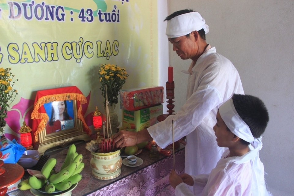 Đẫm nước mắt bức thư của cậu bé lớp một viết gửi người mẹ đã khuất - 3 Đẫm nước mắt bức thư của cậu bé lớp một viết gửi người mẹ đã khuất - 3