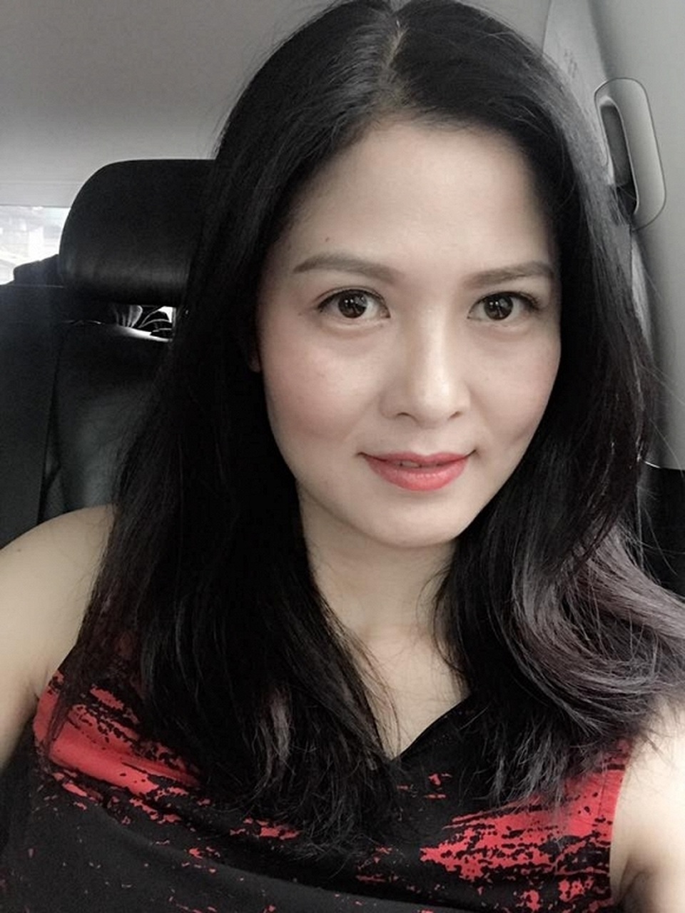 Nhan sắc ngoài đời đáng ngưỡng mộ của cô Hạnh khắc khổ trong “Về nhà đi con” - 6 Nhan sắc ngoài đời đáng ngưỡng mộ của cô Hạnh khắc khổ trong “Về nhà đi con” - 6