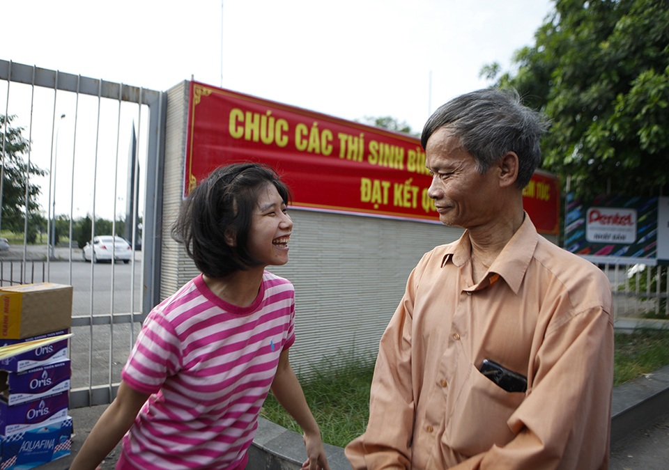 Ước mơ đại học của cha con nữ thí sinh bệnh não ở Hà Nội - 2 Ước mơ đại học của cha con nữ thí sinh bệnh não ở Hà Nội - 2