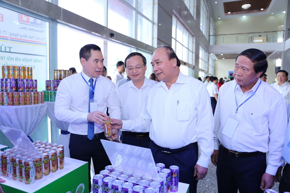 Thủ tướng: Ở nông thôn Bắc Bộ, nhiều gia đình đã có nhà lầu, xe hơi - 2