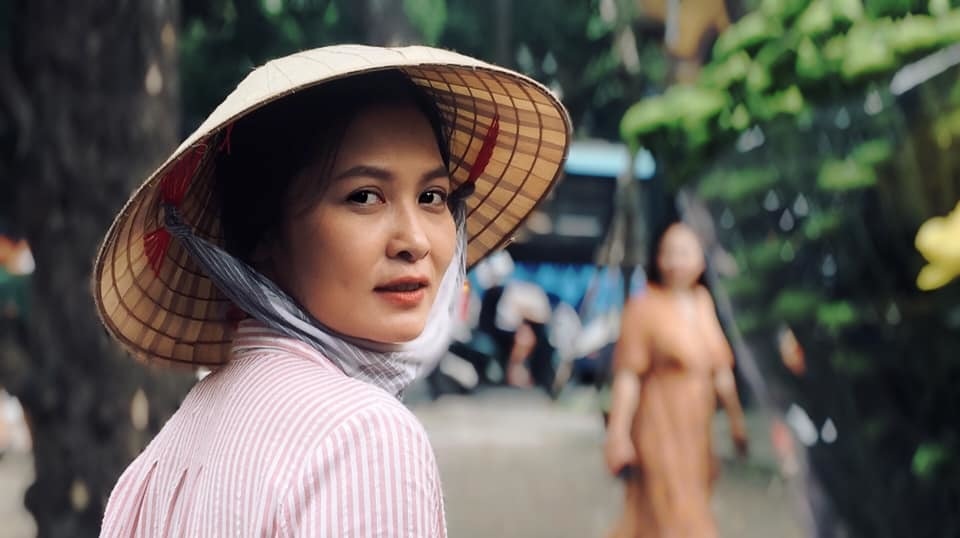 Nhan sắc ngoài đời đáng ngưỡng mộ của cô Hạnh khắc khổ trong “Về nhà đi con” - 1 Nhan sắc ngoài đời đáng ngưỡng mộ của cô Hạnh khắc khổ trong “Về nhà đi con” - 1