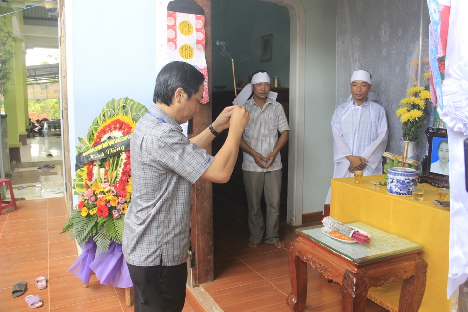 Bộ trưởng Bộ GD-ĐT gửi lời chia buồn cùng gia đình cô giáo bị nạn trong kỳ thi - 1 Bộ trưởng Bộ GD-ĐT gửi lời chia buồn cùng gia đình cô giáo bị nạn trong kỳ thi - 1