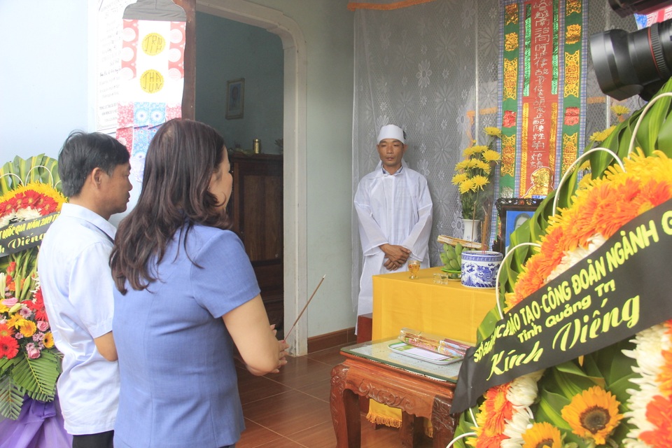 Bộ trưởng Bộ GD-ĐT gửi lời chia buồn cùng gia đình cô giáo bị nạn trong kỳ thi - 2 Bộ trưởng Bộ GD-ĐT gửi lời chia buồn cùng gia đình cô giáo bị nạn trong kỳ thi - 2