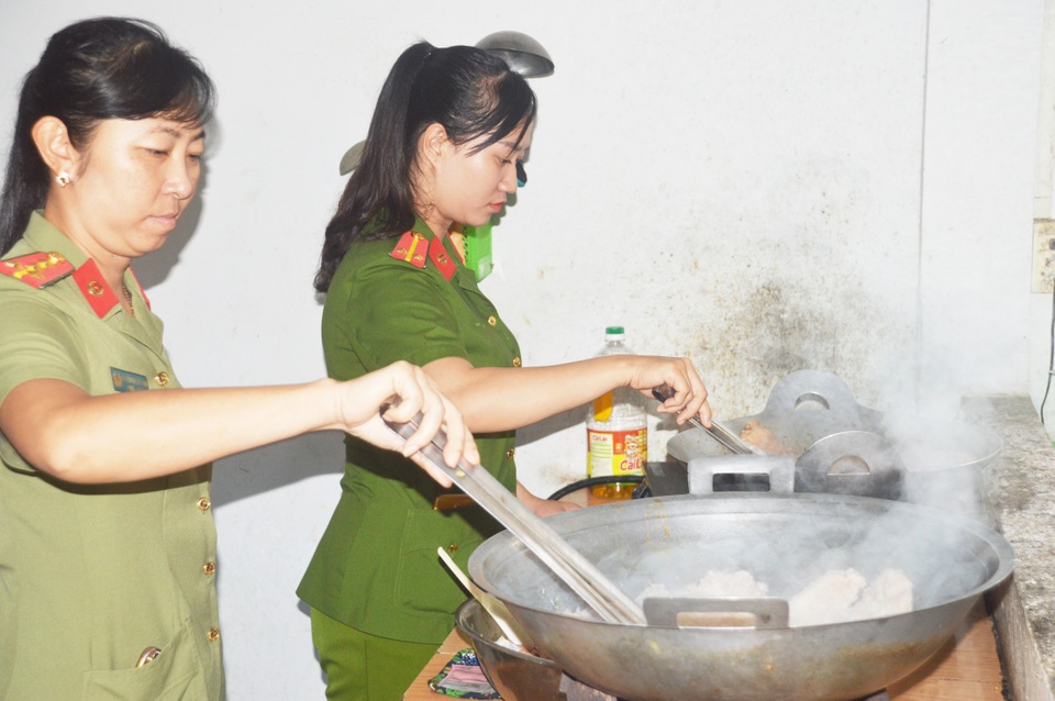 Sóc Trăng: Những suất cơm nghĩa tình mùa thi - 2 Sóc Trăng: Những suất cơm nghĩa tình mùa thi - 2