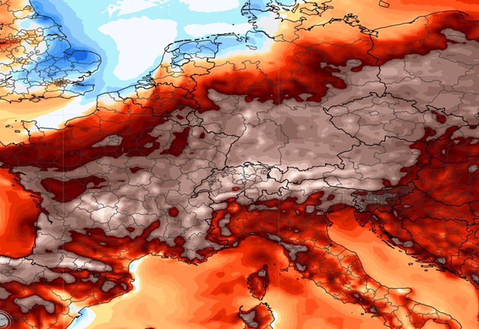 Châu Âu trải qua mùa hè nắng nóng, nhiều người ước về nông thôn - 1