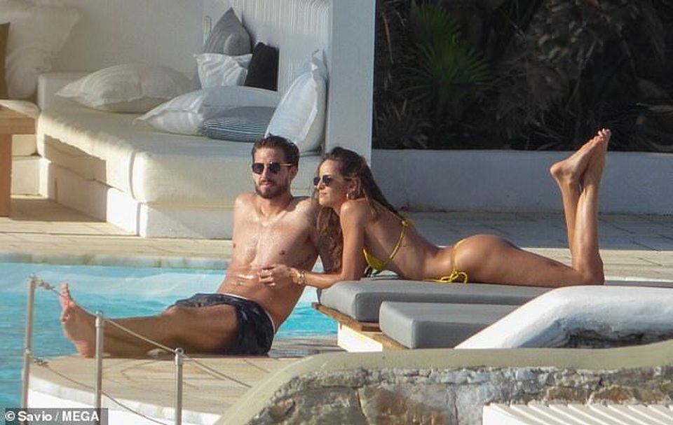 Siêu mẫu áo tắm Izabel Goulart khoe dáng hoàn hảo bên bồ kém 6 tuổi - 4 Siêu mẫu áo tắm Izabel Goulart khoe dáng hoàn hảo bên bồ kém 6 tuổi - 4