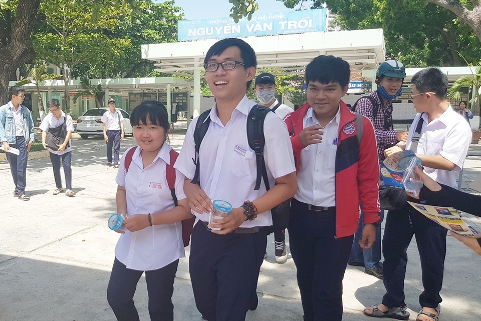 Khánh Hòa có 3 bài thi môn Văn đạt điểm cao nhất là 9 điểm - 1 Khánh Hòa có 3 bài thi môn Văn đạt điểm cao nhất là 9 điểm - 1