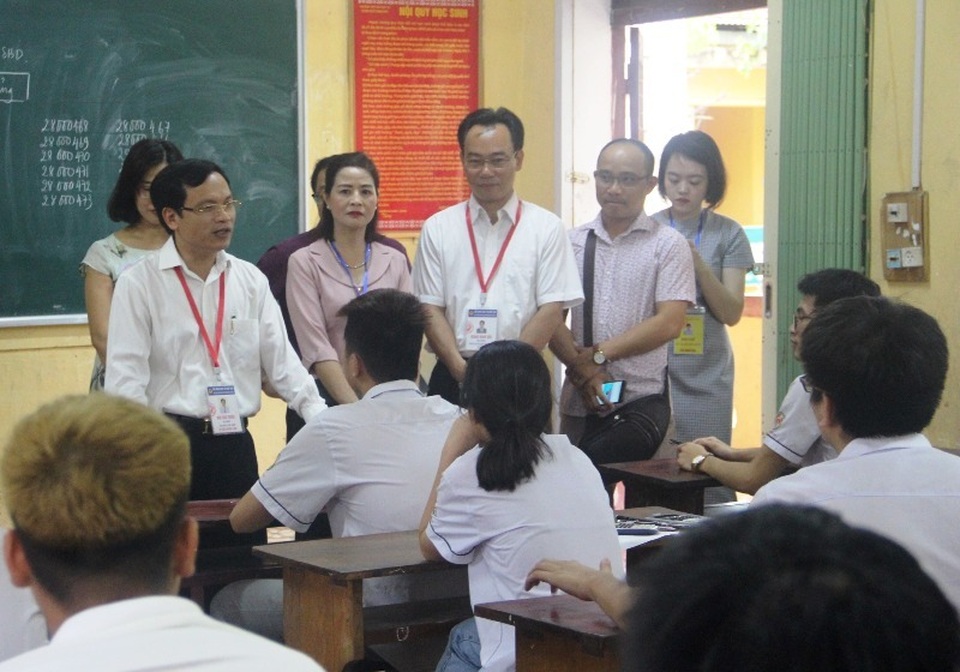 Cục trưởng Mai Văn Trinh kiểm tra phòng bảo quản, bảo mật đề thi tại Thanh Hóa - 4 Cục trưởng Mai Văn Trinh kiểm tra phòng bảo quản, bảo mật đề thi tại Thanh Hóa - 4