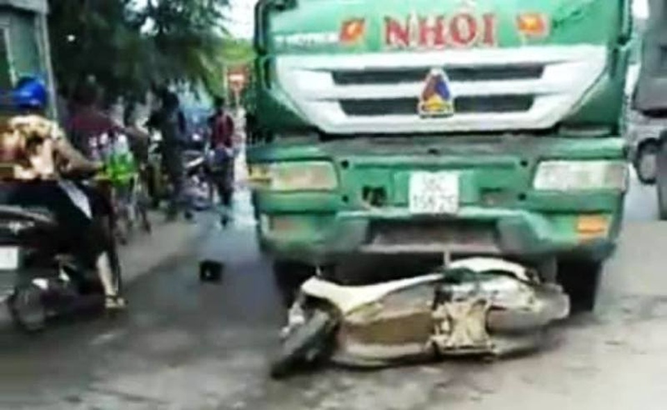 Xe tải tông xe máy, 2 phụ nữ tử vong, 2 trẻ nhỏ bị thương - 2