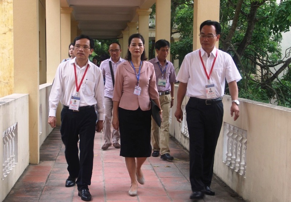 Cục trưởng Mai Văn Trinh kiểm tra phòng bảo quản, bảo mật đề thi tại Thanh Hóa - 1 Cục trưởng Mai Văn Trinh kiểm tra phòng bảo quản, bảo mật đề thi tại Thanh Hóa - 1