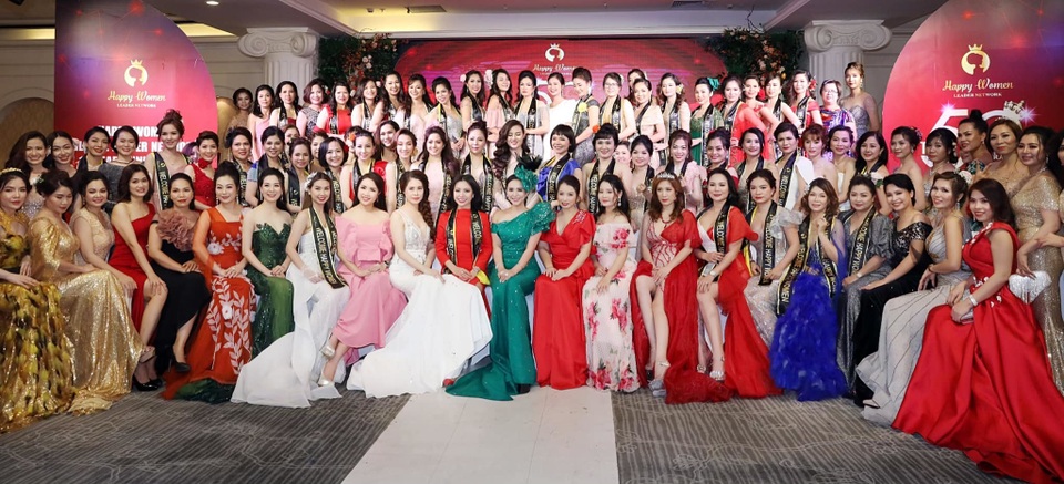 Chủ tịch Happy Women Bùi Thị Thanh Hương vỡ òa cảm xúc trong đêm tiệc - 3 Chủ tịch Happy Women Bùi Thị Thanh Hương vỡ òa cảm xúc trong đêm tiệc - 3