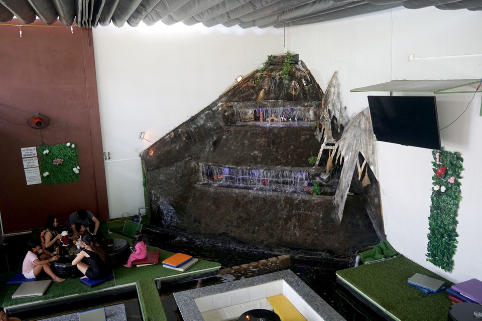 cà phê hồ cá.JPG