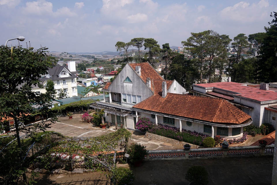 Biệt điện bí ẩn.JPG Biệt điện bí ẩn.JPG