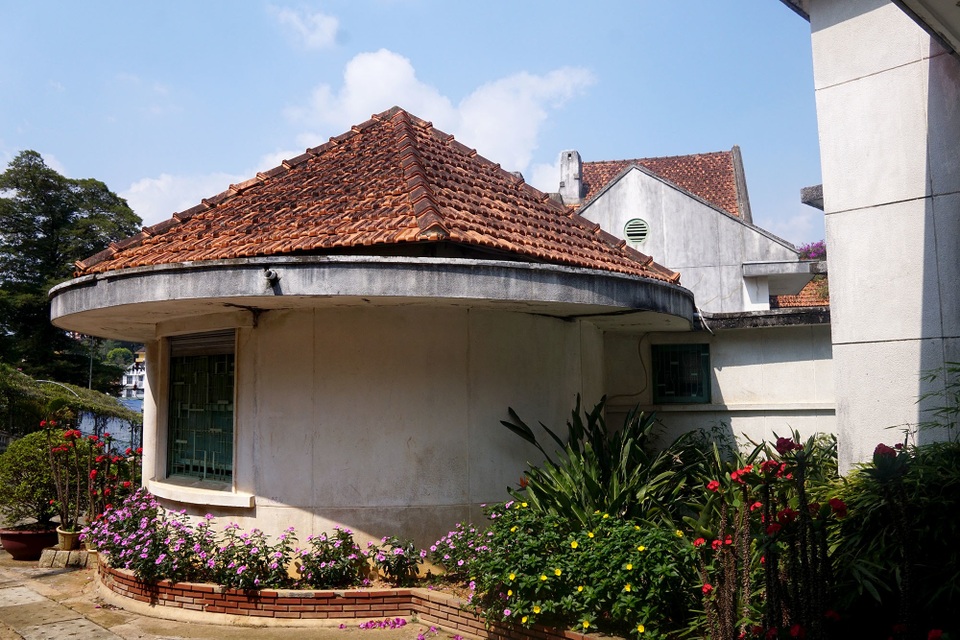 Biệt điện bí ẩn.JPG Biệt điện bí ẩn.JPG