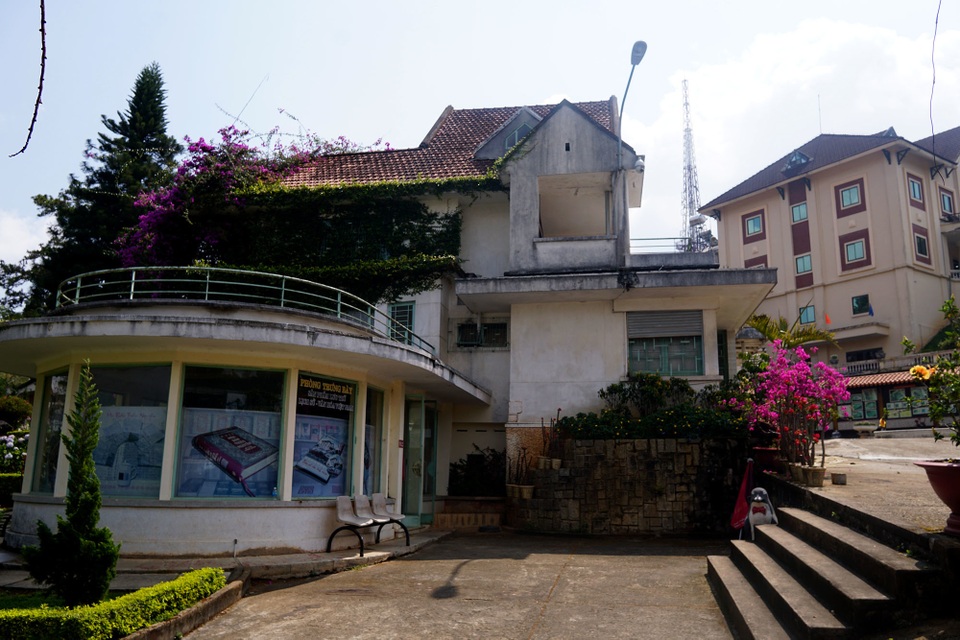 Biệt điện bí ẩn.JPG Biệt điện bí ẩn.JPG