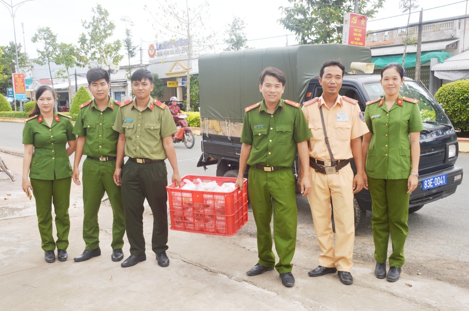 Sóc Trăng: Những suất cơm nghĩa tình mùa thi - 4 Sóc Trăng: Những suất cơm nghĩa tình mùa thi - 4