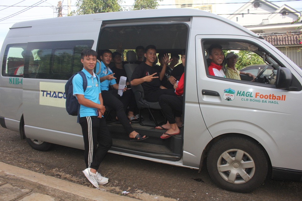 Những cầu thủ CLB Hoàng Anh Gia Lai đi thi THPT quốc gia 2019 - 1 Những cầu thủ CLB Hoàng Anh Gia Lai đi thi THPT quốc gia 2019 - 1