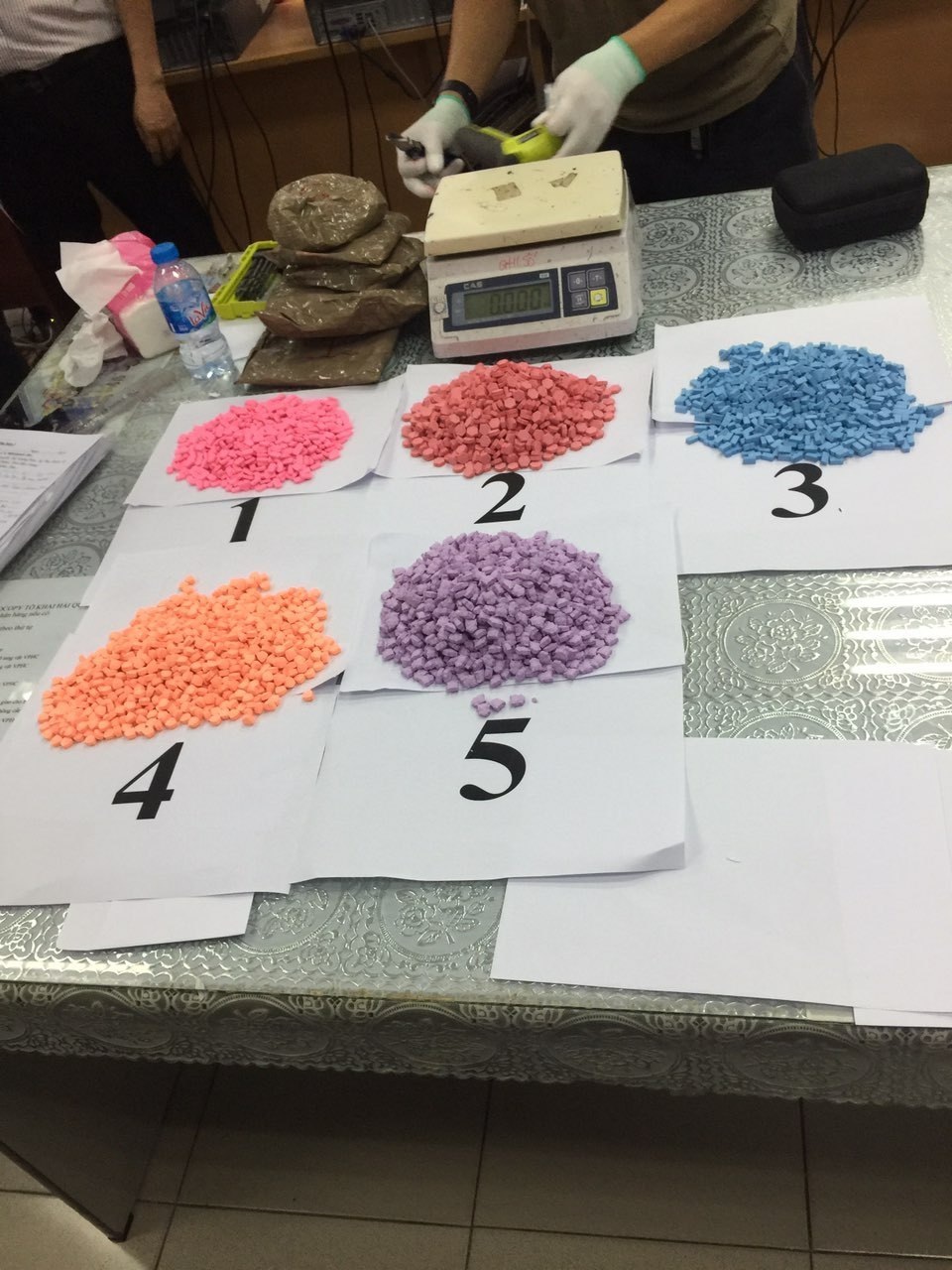 Kiểm tra 7 bưu kiện nhập khẩu, phát hiện hơn 14kg ma túy Kiểm tra 7 bưu kiện nhập khẩu, phát hiện hơn 14kg ma túy