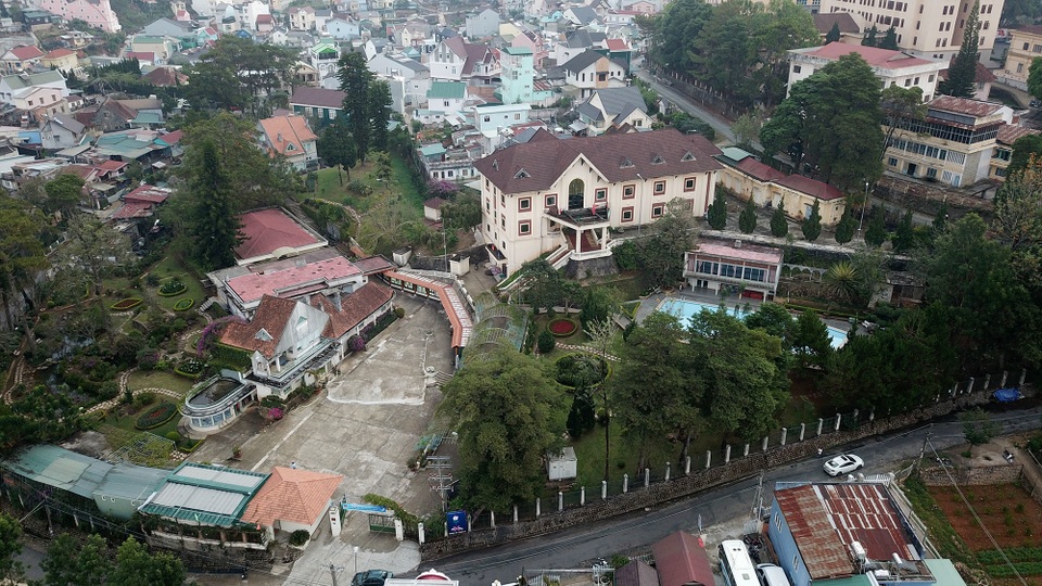 Biệt điện bí ẩn.JPG Biệt điện bí ẩn.JPG