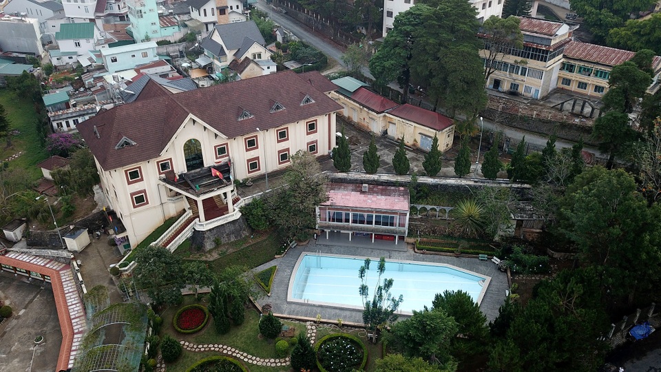 Biệt điện bí ẩn.JPG Biệt điện bí ẩn.JPG