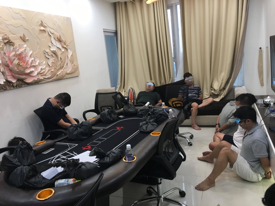 Phá sòng bạc trong toà nhà 22 tầng ở Sài Gòn Phá sòng bạc trong toà nhà 22 tầng ở Sài Gòn