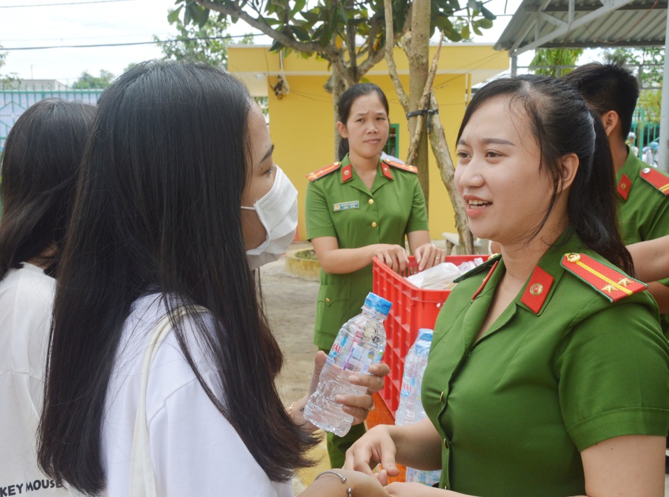 Sóc Trăng: Những suất cơm nghĩa tình mùa thi - 5 Sóc Trăng: Những suất cơm nghĩa tình mùa thi - 5