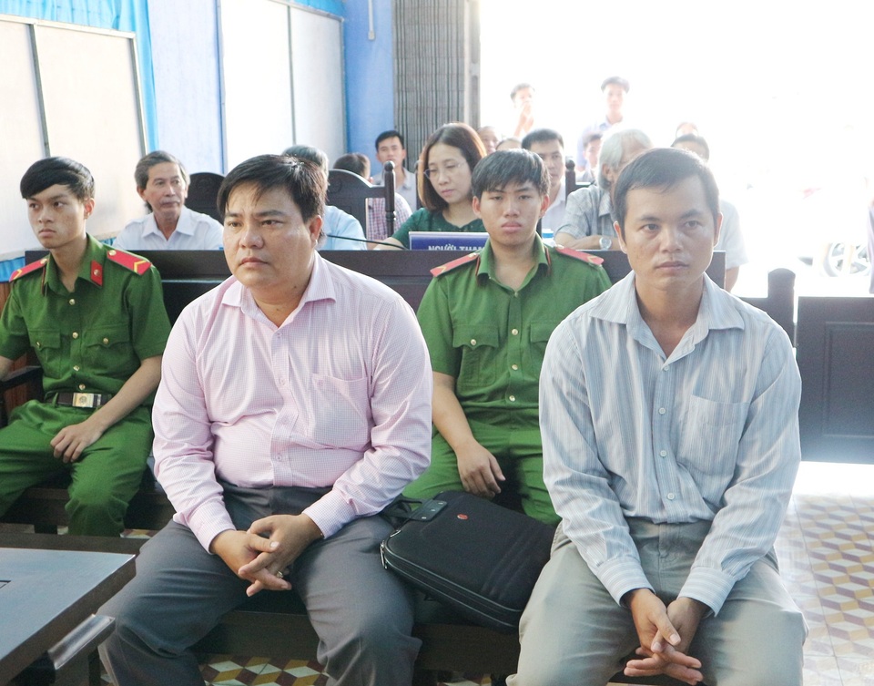 Tiếp tục xử 2 nguyên cán bộ quản lý thị trường trong nghi án giải cứu phân bón rởm ở Sóc Trăng - 1 Tiếp tục xử 2 nguyên cán bộ quản lý thị trường trong nghi án giải cứu phân bón rởm ở Sóc Trăng - 1