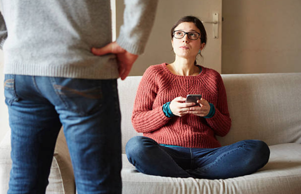 Không thể “dạy” vợ bằng tư tưởng gia trưởng được - 1