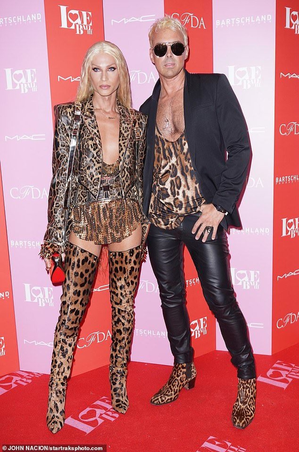 Vũ nữ Dita Von Teese vẫn trẻ đẹp ở tuổi 47 - 16