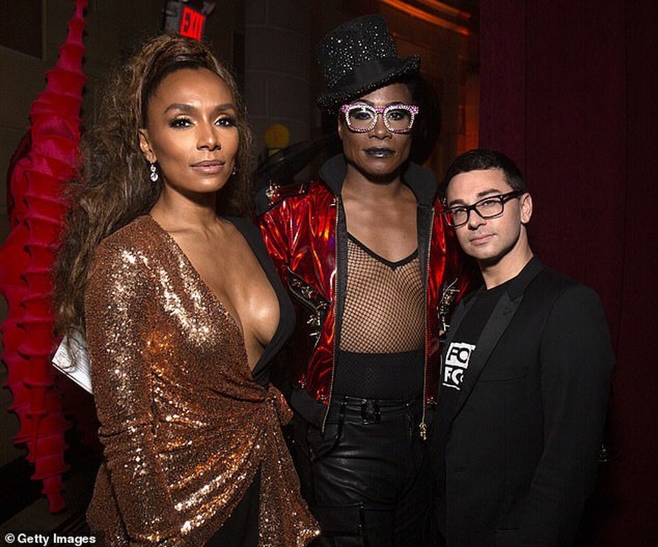 Vũ nữ Dita Von Teese vẫn trẻ đẹp ở tuổi 47 - 20