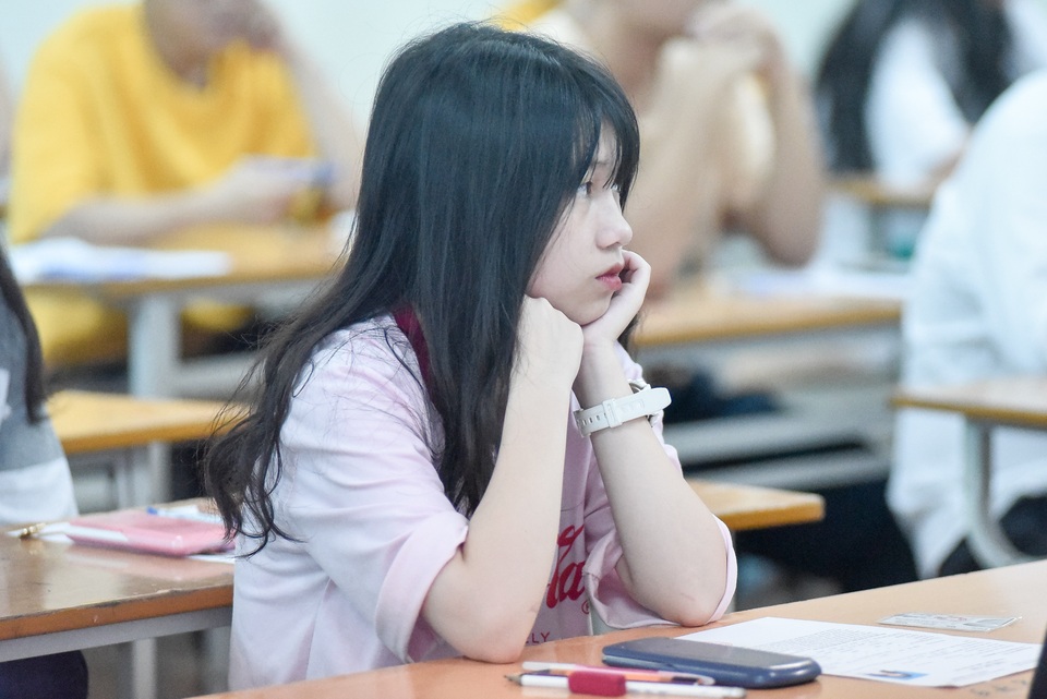 Có thí sinh mang 4 máy tính vào phòng thi tổ hợp Khoa học tự nhiên - 7 Có thí sinh mang 4 máy tính vào phòng thi tổ hợp Khoa học tự nhiên - 7