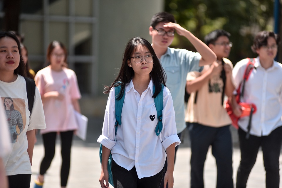 Thí sinh thở phào nhẹ nhõm kết thúc bài thi tổ hợp Khoa học tự nhiên - 10 Thí sinh thở phào nhẹ nhõm kết thúc bài thi tổ hợp Khoa học tự nhiên - 10