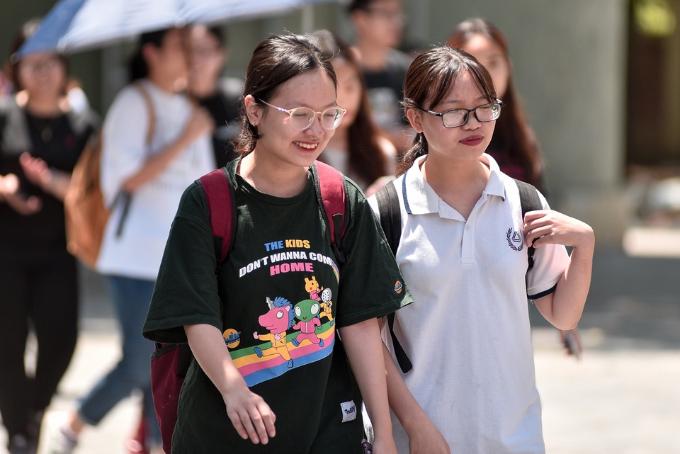 Thí sinh thở phào nhẹ nhõm kết thúc bài thi tổ hợp Khoa học tự nhiên - 7 Thí sinh thở phào nhẹ nhõm kết thúc bài thi tổ hợp Khoa học tự nhiên - 7
