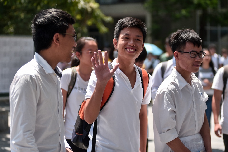 Thí sinh thở phào nhẹ nhõm kết thúc bài thi tổ hợp Khoa học tự nhiên - 4 Thí sinh thở phào nhẹ nhõm kết thúc bài thi tổ hợp Khoa học tự nhiên - 4