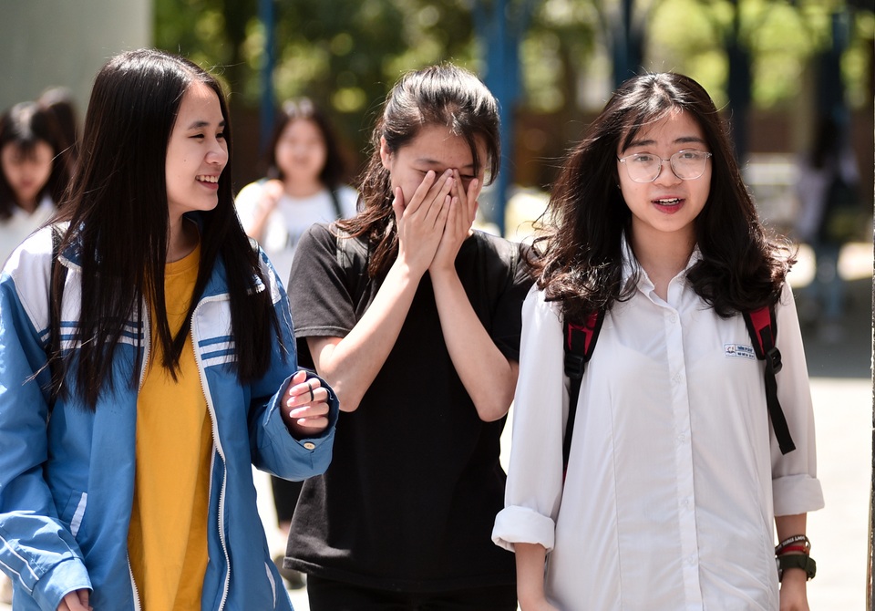 Thí sinh thở phào nhẹ nhõm kết thúc bài thi tổ hợp Khoa học tự nhiên - 5 Thí sinh thở phào nhẹ nhõm kết thúc bài thi tổ hợp Khoa học tự nhiên - 5