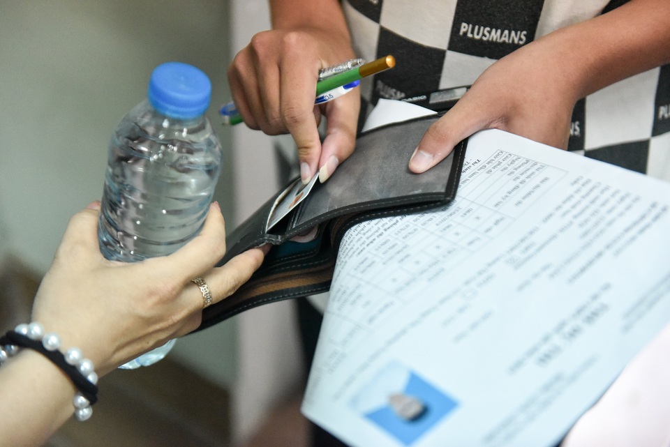 Có thí sinh mang 4 máy tính vào phòng thi tổ hợp Khoa học tự nhiên - 3 Có thí sinh mang 4 máy tính vào phòng thi tổ hợp Khoa học tự nhiên - 3