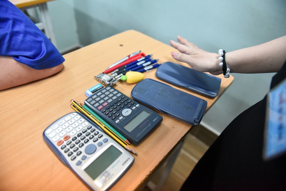 Có thí sinh mang 4 máy tính vào phòng thi tổ hợp Khoa học tự nhiên - 6 Có thí sinh mang 4 máy tính vào phòng thi tổ hợp Khoa học tự nhiên - 6