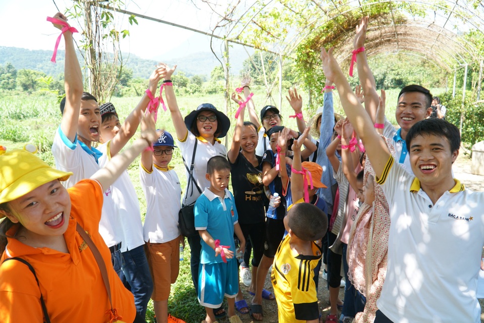 Học sinh khuyết tật Thụy An trải nghiệm “Nông trại vui vẻ” - 1 Học sinh khuyết tật Thụy An trải nghiệm “Nông trại vui vẻ” - 1