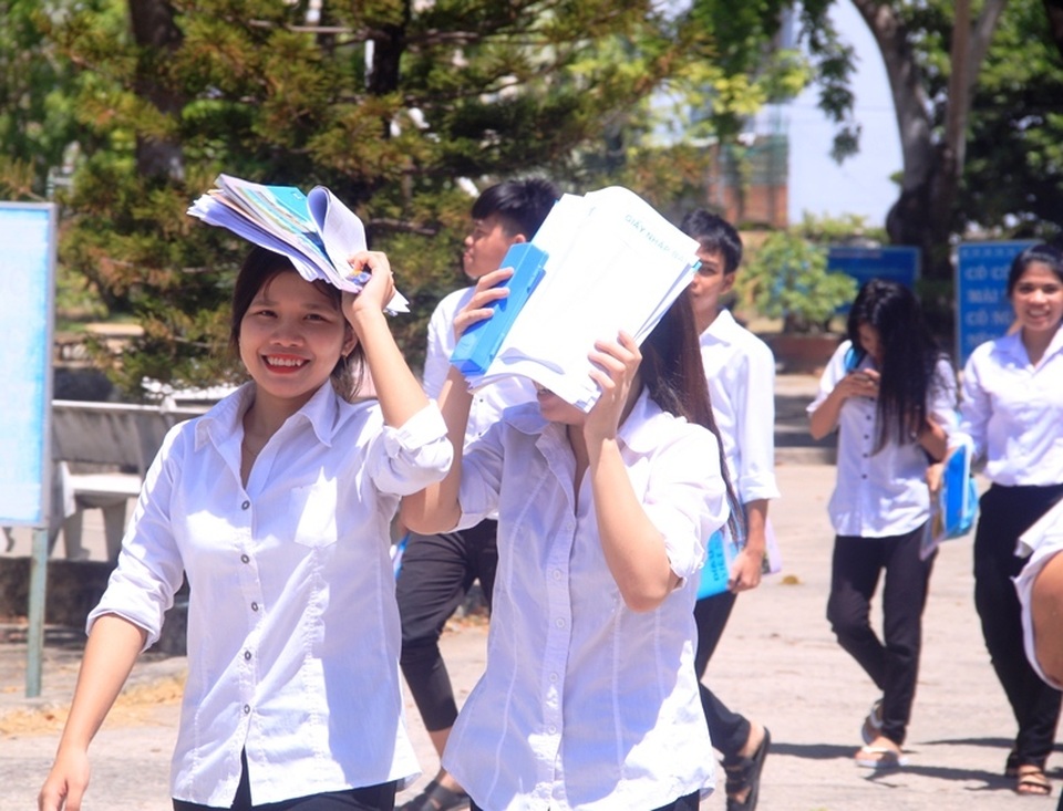Thí sinh nhận định đề Địa và GDCD dễ, đề Sử khó - 19 Thí sinh nhận định đề Địa và GDCD dễ, đề Sử khó - 19