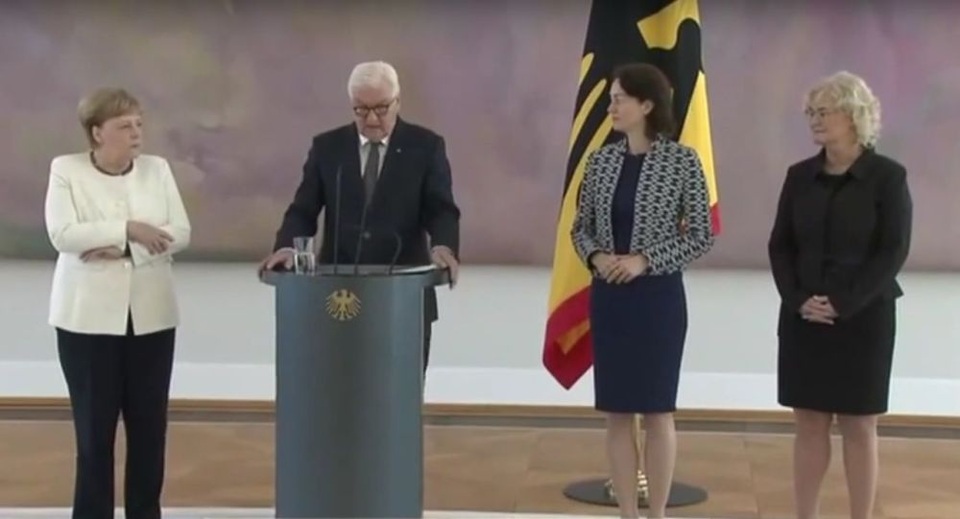 Thủ tướng Đức Merkel run bần bật lần thứ 2 chỉ trong hơn một tuần - 1 Thủ tướng Đức Merkel run bần bật lần thứ 2 chỉ trong hơn một tuần - 1