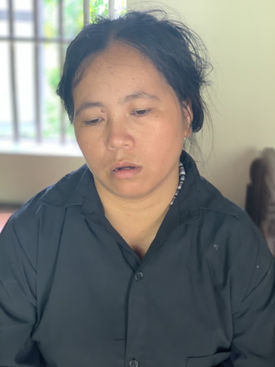 Bố chết thảm, mẹ tâm thần, ba đứa trẻ sống lay lắt không nơi nương tựa - 16 Bố chết thảm, mẹ tâm thần, ba đứa trẻ sống lay lắt không nơi nương tựa - 16