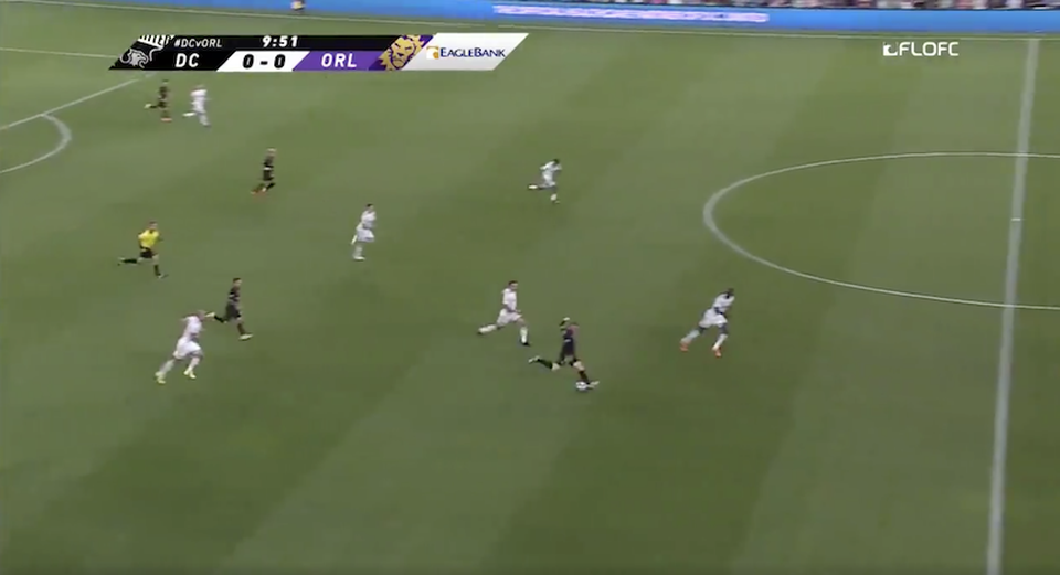 Kinh ngạc trước bàn thắng từ phần sân nhà của Wayne Rooney - 1